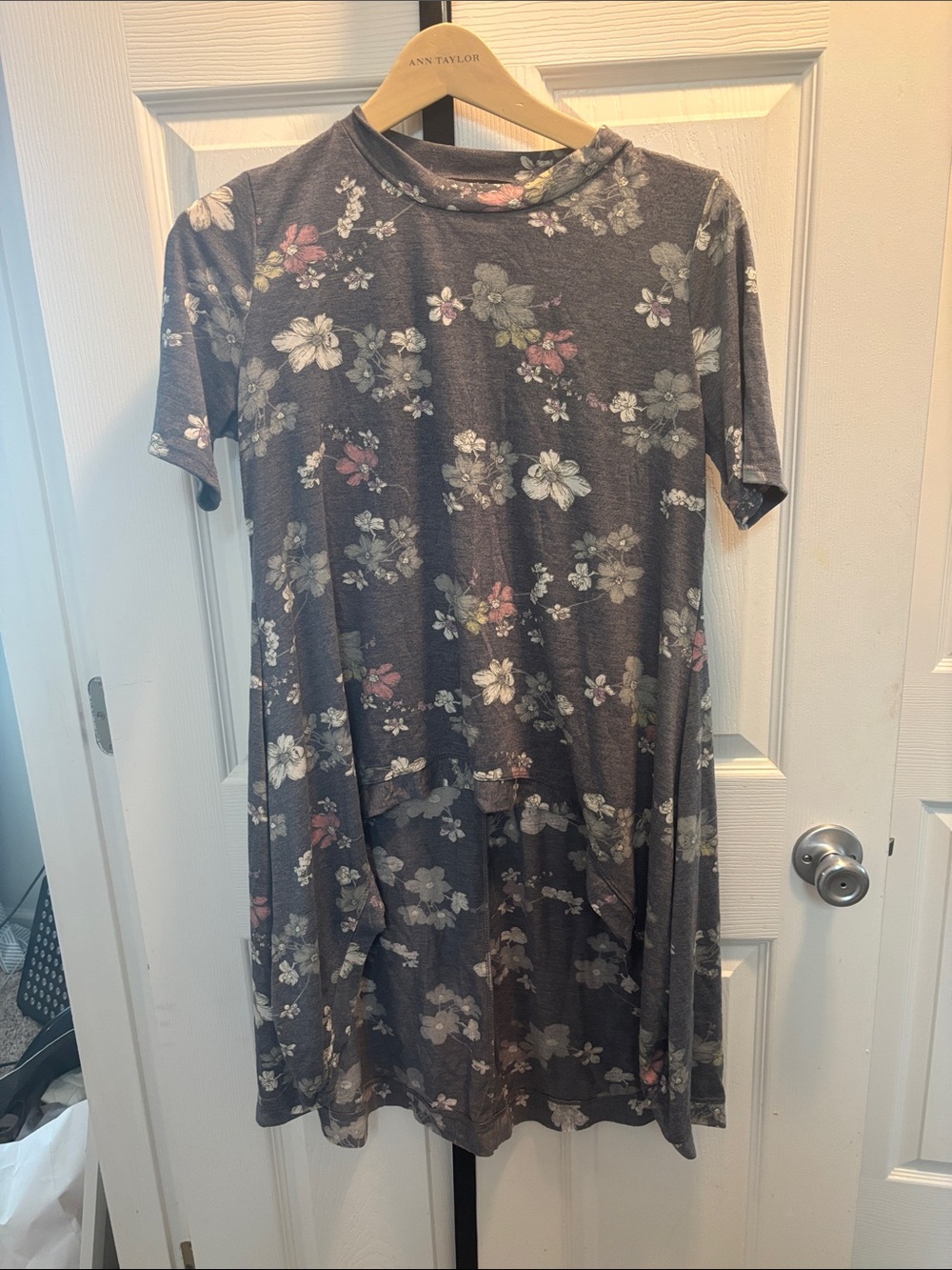 Floral Short-Sleeve Hi Low Shirt - Gray with Pink & Cream Flowers